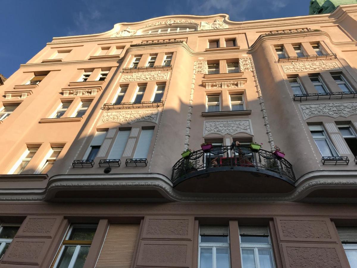 Bakats Square Premium Apartment With Ac Budapest Exterior photo